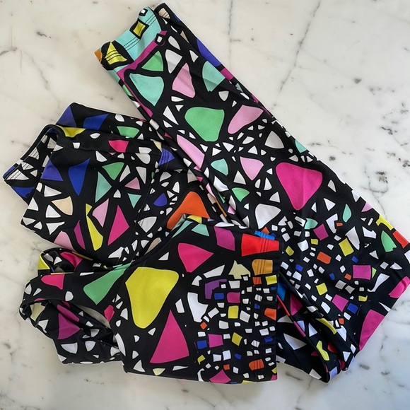 It’s a Set! Sports Bra & Leggings - Picture 2 of 3